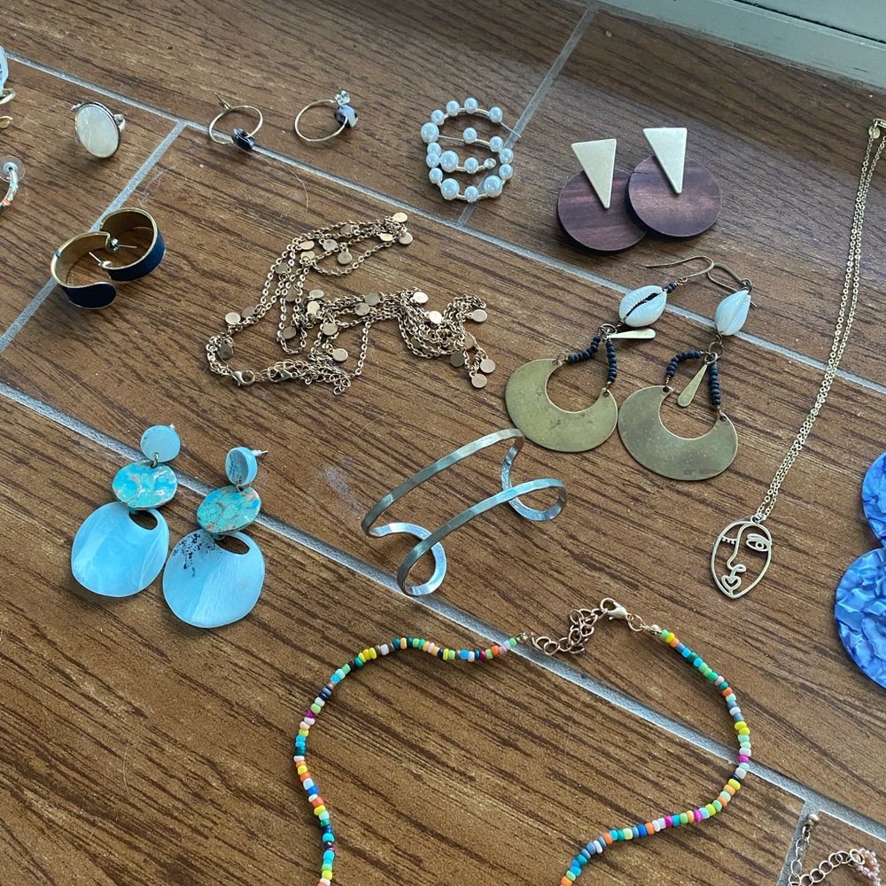Jewelry - Picture 3 of 6